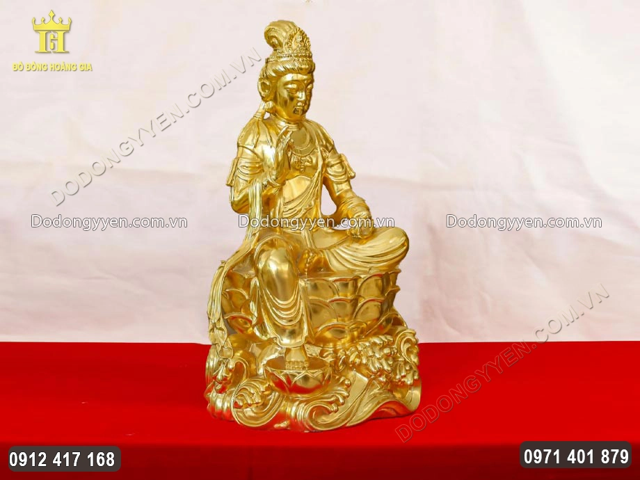 To&agrave;n bộ bề mặt b&ecirc;n ngo&agrave;i được mạ v&agrave;ng 24K sang trọng